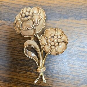 Vintage HOLLYCRAFT Floral Brooch with Gold Accents